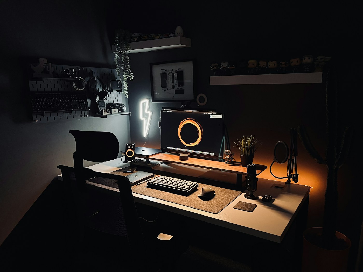 Atmospheric creative workstation